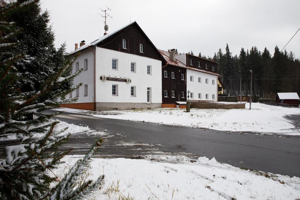 Hotel U Andela Michaela Javorna Bagian luar foto