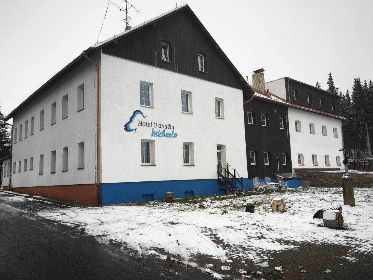 Hotel U Andela Michaela Javorna Bagian luar foto